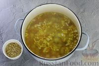 Фото приготовления рецепта: Куриный суп с вермишелью и яйцами - шаг №9