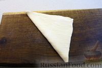 Фото приготовления рецепта: Открытые слойки с клубникой и сливочным сыром - шаг №6
