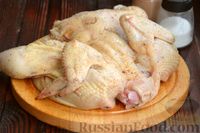 Фото приготовления рецепта: Курица, запечённая с помидорами и маслинами (в духовке) - шаг №7