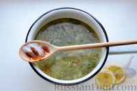 Фото приготовления рецепта: Куриный суп со стручковой фасолью и сметанно-яичной заправкой - шаг №8