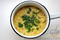 Фото приготовления рецепта: Куриный суп со стручковой фасолью и сметанно-яичной заправкой - шаг №11