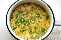 Фото приготовления рецепта: Куриный суп со стручковой фасолью и сметанно-яичной заправкой - шаг №12