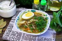 Фото к рецепту: Куриный суп со щавелем и вермишелью