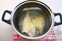 Фото приготовления рецепта: Куриный суп со щавелем и вермишелью - шаг №2