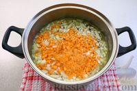Фото приготовления рецепта: Куриный суп со щавелем и вермишелью - шаг №9