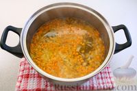 Фото приготовления рецепта: Куриный суп со щавелем и вермишелью - шаг №10
