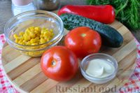 Фото приготовления рецепта: Салат из помидоров, болгарского перца, огурцов и кукурузы - шаг №1