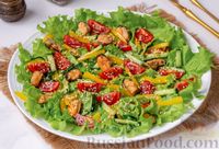 Фото приготовления рецепта: Салат с мидиями, помидорами, огурцом и болгарским перцем - шаг №9
