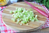 Фото приготовления рецепта: Салат из помидоров, болгарского перца, огурцов и кукурузы - шаг №3