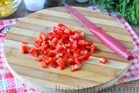 Фото приготовления рецепта: Салат из помидоров, болгарского перца, огурцов и кукурузы - шаг №4