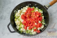 Фото приготовления рецепта: Гречка с кабачками, помидорами и цветной капустой - шаг №11