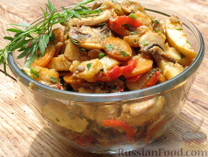 Тушеная картошка с грибами — рецепт с фото и видео