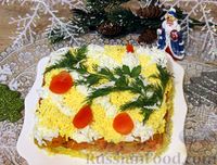 Фото к рецепту: Слоеный салат с треской "Новогодний"