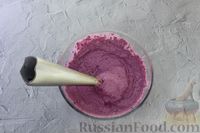 Фото приготовления рецепта: Творожный десерт с шелковицей и сгущенным молоком - шаг №6