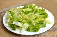 Фото приготовления рецепта: Греческий салат с креветками - шаг №4