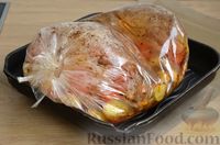 Фото приготовления рецепта: Запечённая картошка с грибами и помидорами, в рукаве - шаг №10
