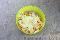 Фото приготовления рецепта: Малосольные огурцы, фаршированные морковью, луком и чесноком - шаг №6