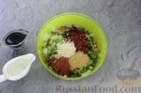 Фото приготовления рецепта: Малосольные огурцы, фаршированные морковью, луком и чесноком - шаг №9