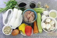 Фото приготовления рецепта: Фунчоза с курицей, грибами, овощами, яйцами и арахисом - шаг №1