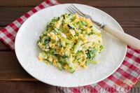 Фото приготовления рецепта: Салат из огурцов, яиц и зелени - шаг №8