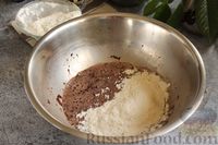 Фото приготовления рецепта: Шоколадные вареники с вишней и изюмом - шаг №3