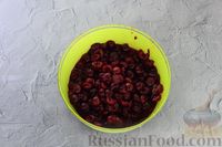 Фото приготовления рецепта: Вишнёвый чатни с имбирём, перцем чили и луком (на зиму) - шаг №4