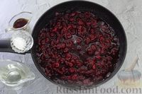 Фото приготовления рецепта: Вишнёвый чатни с имбирём, перцем чили и луком (на зиму) - шаг №12