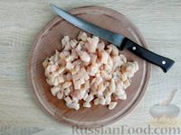 Фото приготовления рецепта: Заливной пирог с курицей и кукурузой в томатном соусе (на кефире) - шаг №2