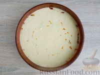Фото приготовления рецепта: Заливной пирог с курицей и кукурузой в томатном соусе (на кефире) - шаг №17