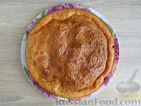 Фото приготовления рецепта: Заливной пирог с курицей и кукурузой в томатном соусе (на кефире) - шаг №19