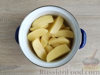 Фото приготовления рецепта: Картофельная запеканка с цветной капустой и тефтелями под соусом бешамель - шаг №2