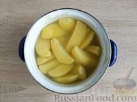 Фото приготовления рецепта: Картофельная запеканка с цветной капустой и тефтелями под соусом бешамель - шаг №13