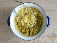 Фото приготовления рецепта: Картофельная запеканка с цветной капустой и тефтелями под соусом бешамель - шаг №15