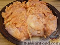 Фото приготовления рецепта: Запеченная курица с имбирем и чесноком - шаг №7