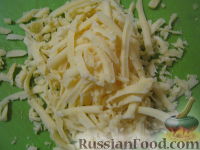 Фото приготовления рецепта: Нежные котлетки из куриного фарша с сыром и зеленью - шаг №3