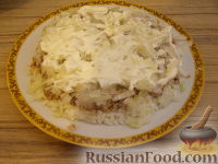 Фото приготовления рецепта: Слоеный салат "Мимоза" с рисом - шаг №9