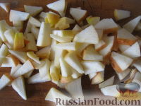 Фото приготовления рецепта: Ароматный яблочный пирог на соке - шаг №3