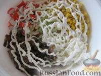 Фото приготовления рецепта: Салат с крабовыми палочками (постный) - шаг №8
