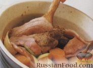 Фото приготовления рецепта: Кролик, тушенный с овощами в духовке - шаг №3