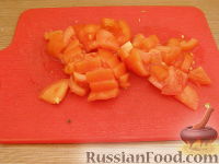 Фото приготовления рецепта: Салат из пекинской капусты с помидорами и кунжутом - шаг №2