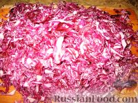 Фото приготовления рецепта: Тушеная красная капуста с баварскими колбасками - шаг №3