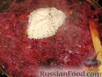 Фото приготовления рецепта: Тушеная красная капуста с баварскими колбасками - шаг №6