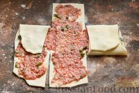 Фото приготовления рецепта: Многослойный бездрожжевой пирог с мясной начинкой (на сковороде) - шаг №17