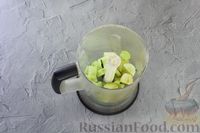 Фото приготовления рецепта: Холодный суп со свежими и малосольными огурцами - шаг №3