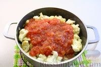 Фото приготовления рецепта: Рагу с курицей, цветной капустой и помидорами - шаг №11
