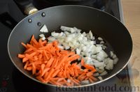 Фото приготовления рецепта: Куриный суп с малосольными огурцами - шаг №4