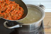 Фото приготовления рецепта: Куриный суп с малосольными огурцами - шаг №13