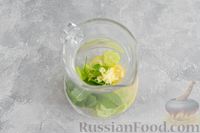 Фото приготовления рецепта: Огуречно-лимонный напиток с имбирём и мятой - шаг №5