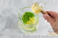 Фото приготовления рецепта: Огуречно-лимонный напиток с имбирём и мятой - шаг №8