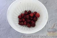 Фото приготовления рецепта: Варенье из вишни и клубники (на зиму) - шаг №3